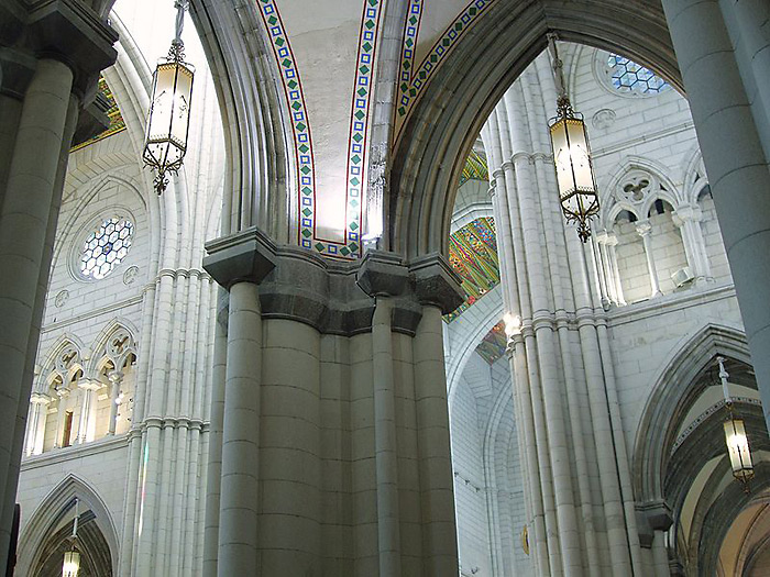 http://www.truechristianity.info/img/churches/spain/almudena_cathedral_7.jpg