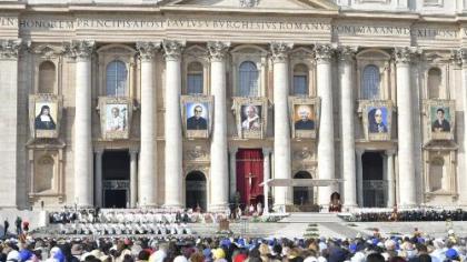 Чи поширюється непомильність Папи Римського на канонізацію і беатифікацію?