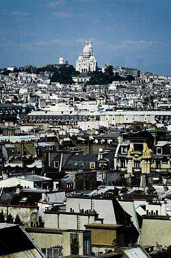 Коли і з якого приводу в Парижі на Монмартрі був зведений храм Святого Петра?